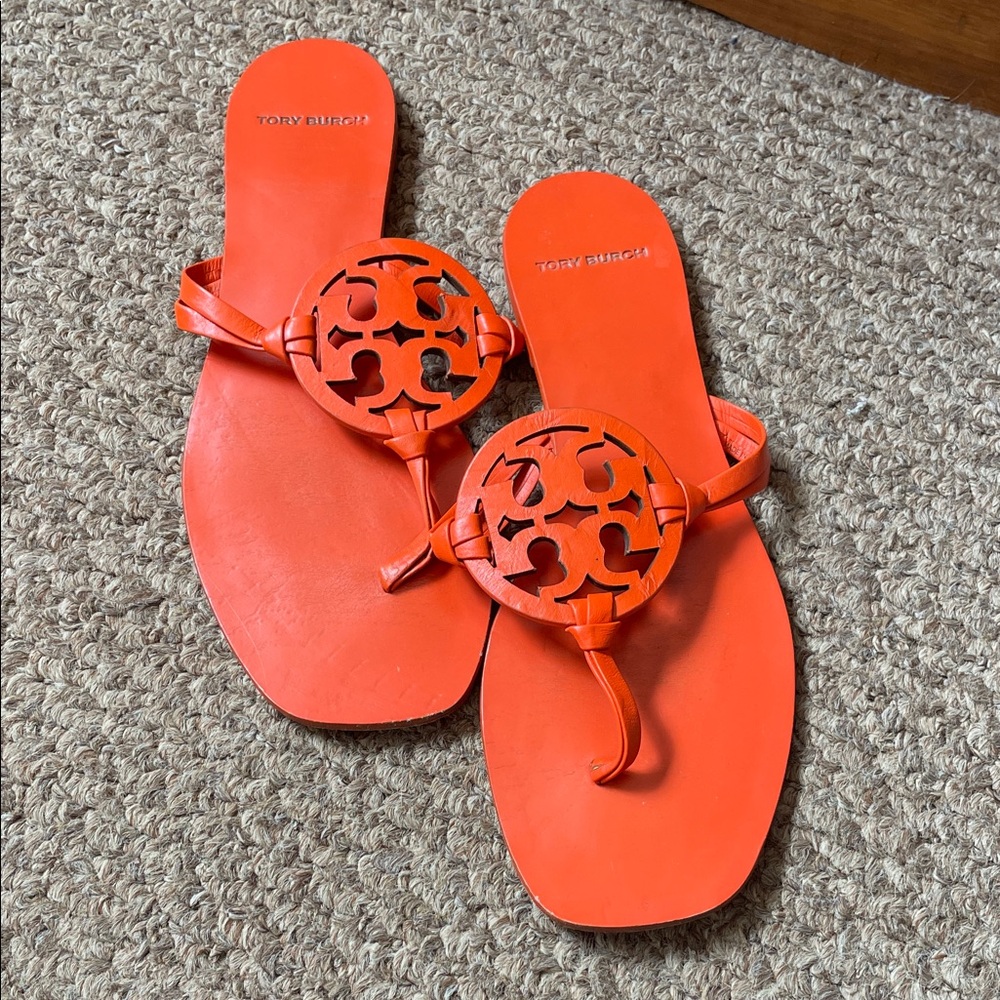 Tory Burch leather sandals logo
